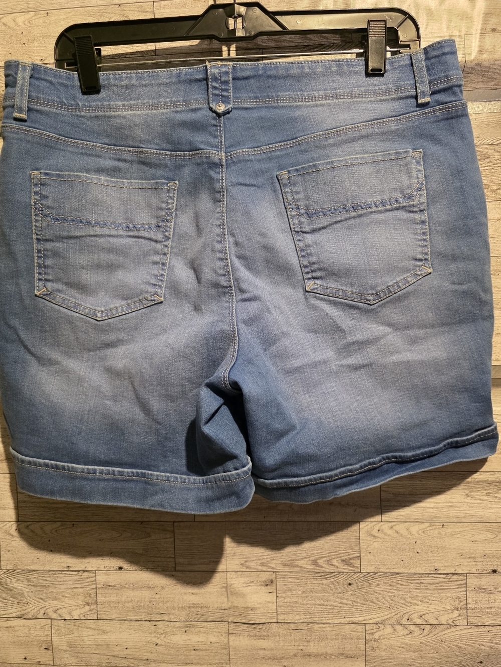 Gloria Vanderbilt Light Blue Denim Rolled-Hem Shorts - Picture 2 of 3